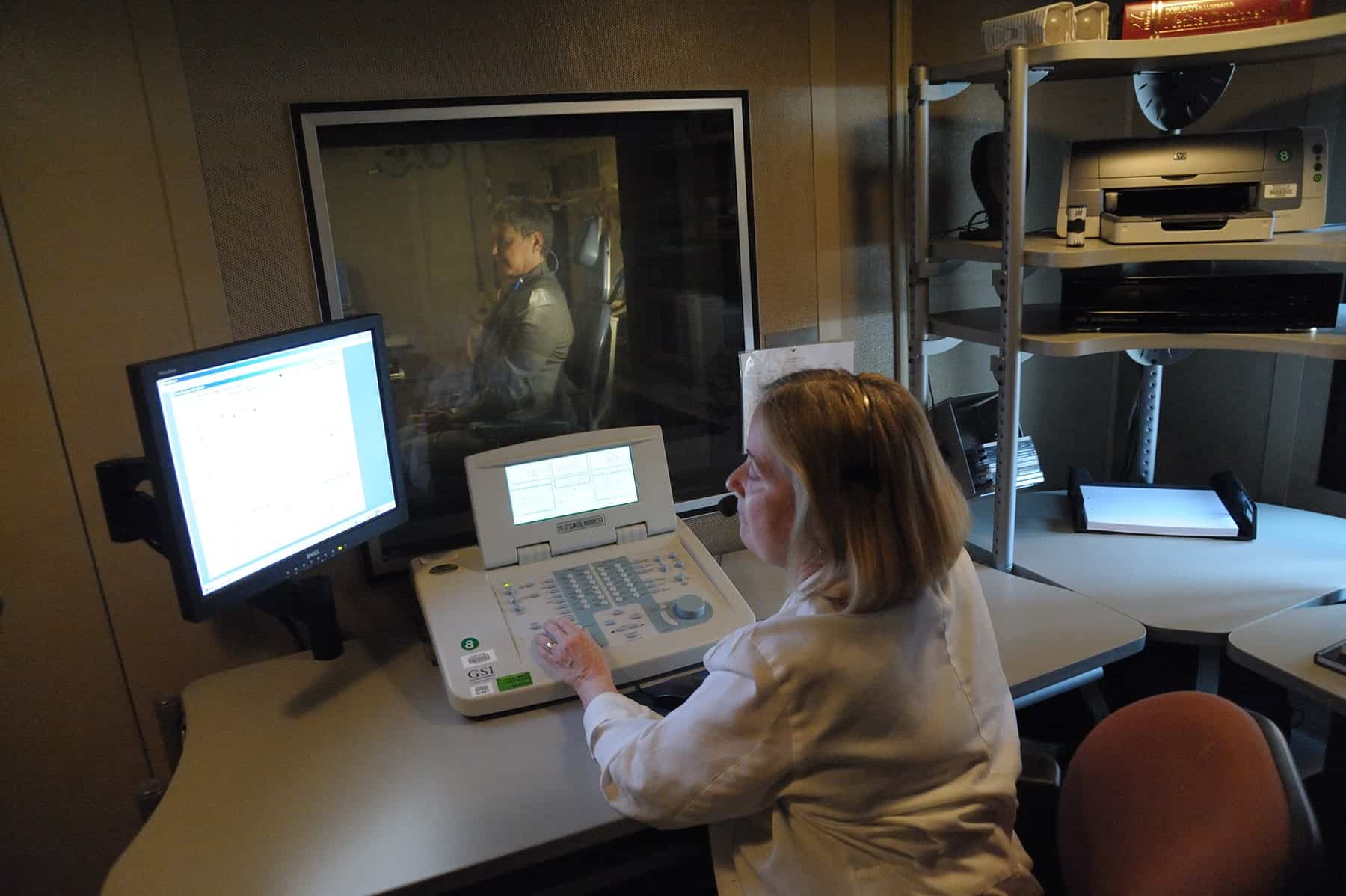 Audiologist-Performing-Hearing-Test-Reviews-Data-NIDCD-2021-05 Audiologist Performing Hearing Test Reviews Data